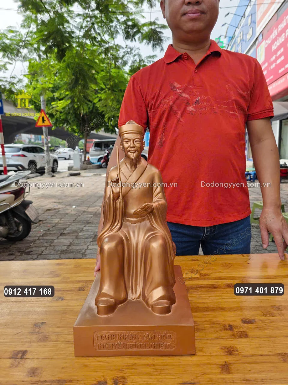 Tượng được đúc bằng đồng đỏ thanh khiết